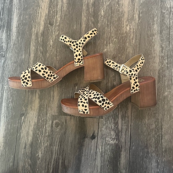 Giani Bini Cheetah Print Platform Sandal - Picture 5 of 6